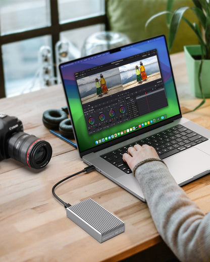 Gewokliy Fanless USB4 40Gbps M.2 NVMe Enclosure Compatible with Thunderbolt4/5(Silver))